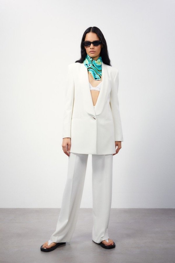 Producto - Blazer Begonia Sastrero Blanco