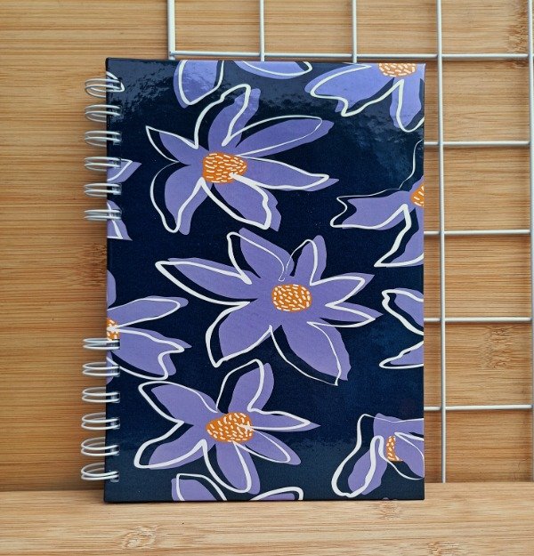 Producto - Cuaderno rayado A5 con calendario Flores Violetas