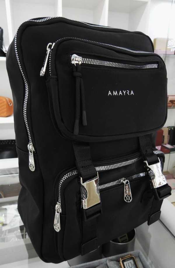 Producto - MOCHILA AMAYRA CON BOLSILLO UNIVERSITARIA NEGRA