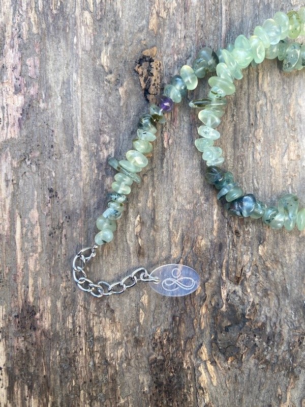 Producto - Gargantilla Amuleto Prehenita Intuición y paz interior.