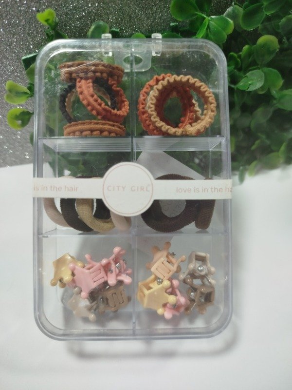 Producto - CAJA DE BROCHES Y COLITAS SURTIDAS CITY GIRL