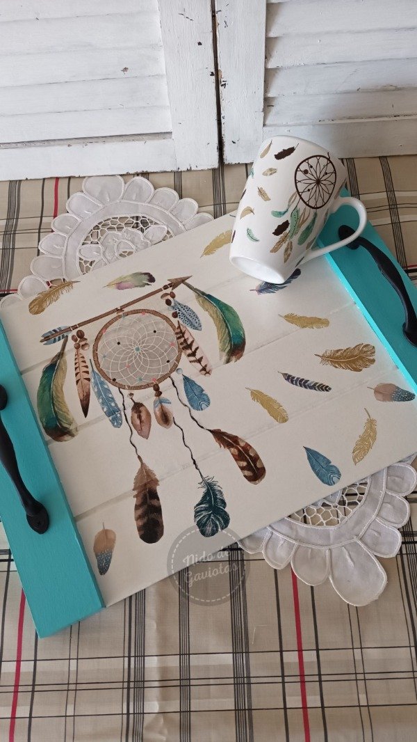 Producto - BANDEJA ESTILO VINTAGE CON TAZA "SUEÑOS Y PLUMAS"