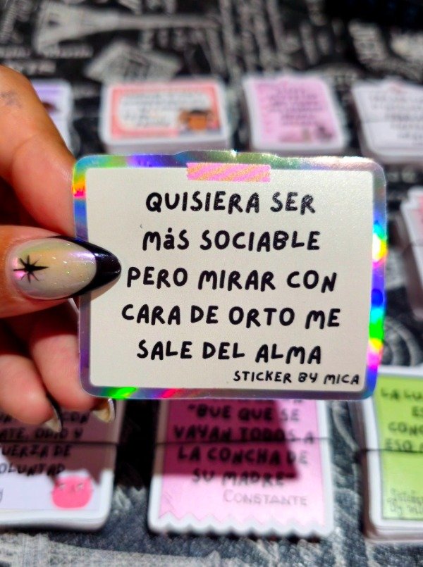 Producto - Sticker quisiera ser más sociable 6cm