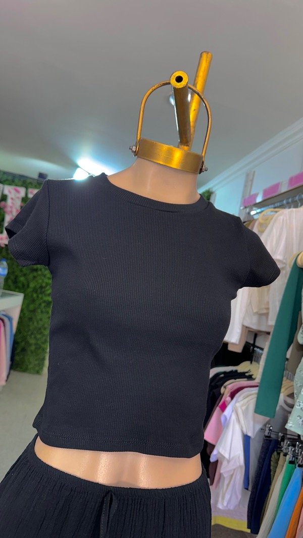 Producto - BABY TEE BÁSICA SIN ESTAMPA NEGRO