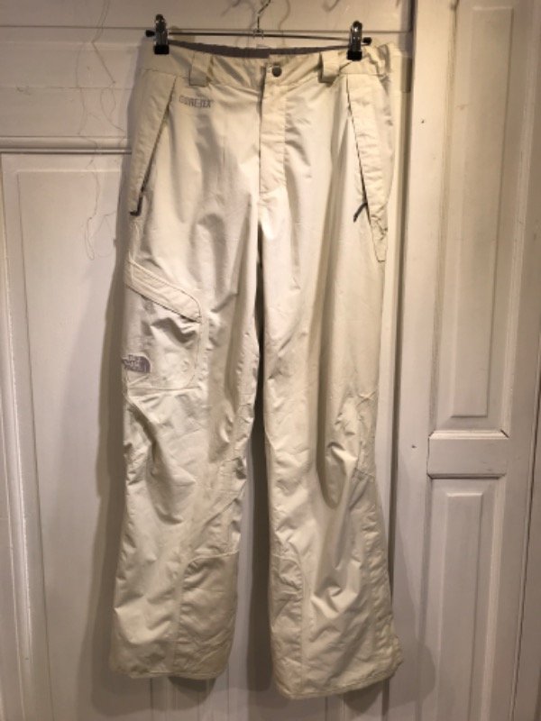Producto - Pantalon de ski THE NORTH FACE crudo c/trampa de nieve Talle M- PRECIO: 215x