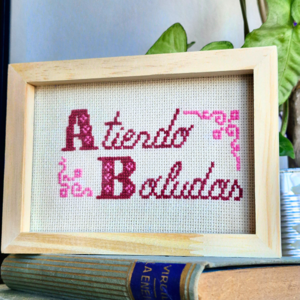 Producto - Atiendo Boludos - Cuadro bordado en punto cruz - 1