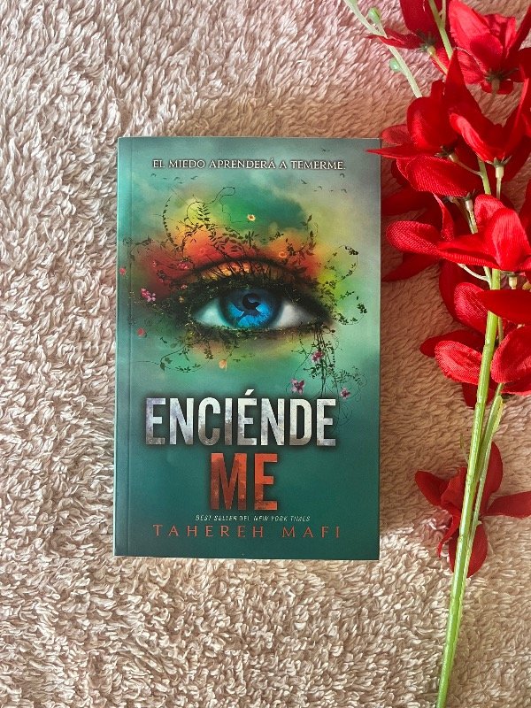 Producto - Enciéndeme - Tehereh Mafi