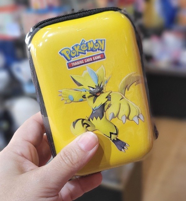 Producto - CARTAS MAS ESTUCHE CON CIERRE ZERAORA POKEMON - 0