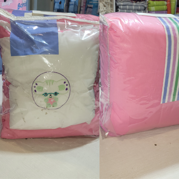 Producto - Acolchado para cuna funcional liso con almohadón bordado