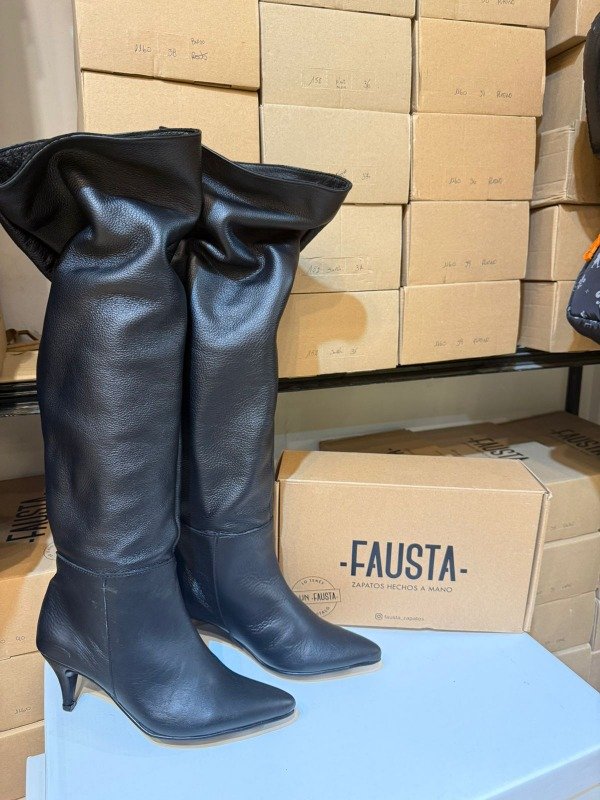 Producto - Botas Kobe Negro