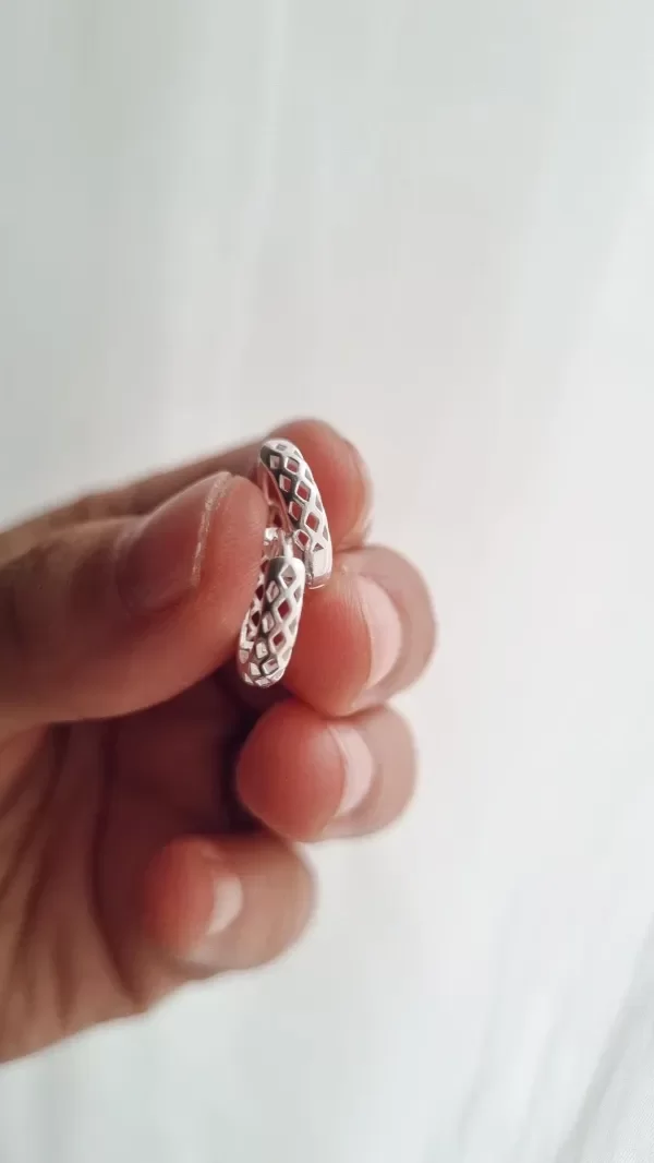 Producto - Arg huggies caladas con rombos plata 925