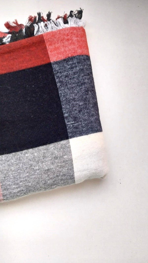 Producto - Ruana Roja/negro/blanco/gris
