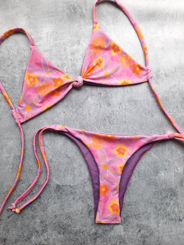 Producto - Bikini Patagonia Floreada Violeta REVERSIBLE T.85