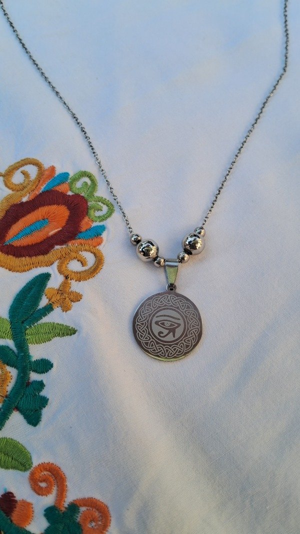 Producto - Cadena fina de Acero quirúrgico-dije Ojo de Horus