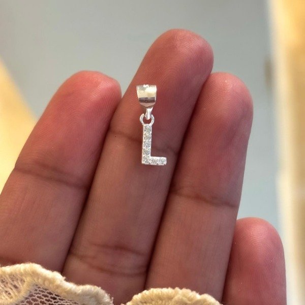 Producto - Letra L plata y cubics (cod. 744)