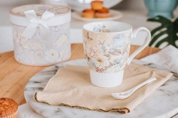 Producto - Taza mug + caja regalo flores celestes