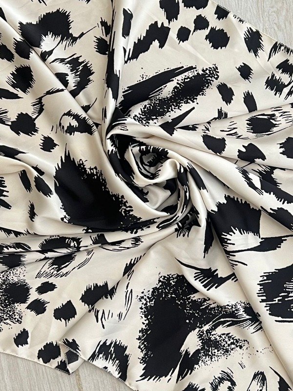 Producto - Pañuelo blanco y negro