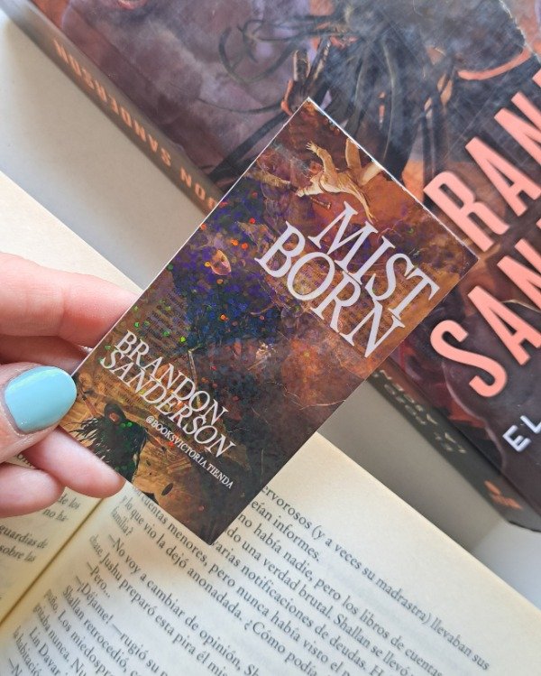 Producto - Marcapágina magnético holográfico -  Brandon Sanderson Mistborn 1