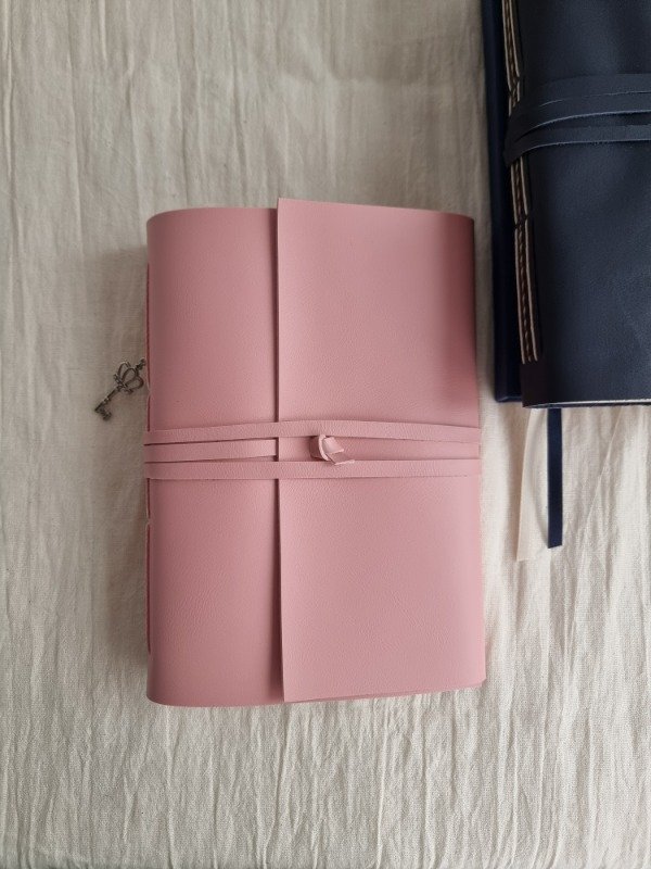 Producto - Bitácora símil cuero A5 rosa