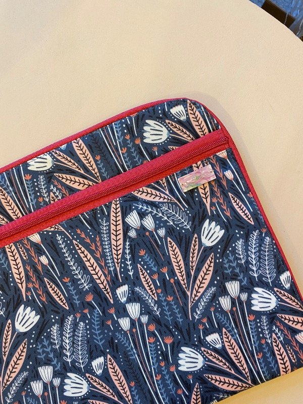 Producto - Funda Notebook 15" hojas y flores