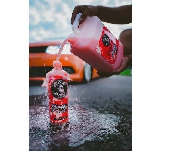 Producto - TOXIC SHINE CERA LÍQUIDA CHERRY QUICK BIDON 4 LTS