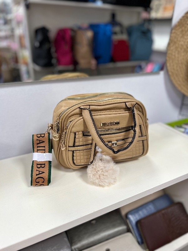 Producto - Cartera chica con correa y llavero