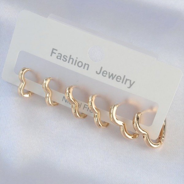 Producto - Set x6 aritos pequeños corazón dorados - Acero