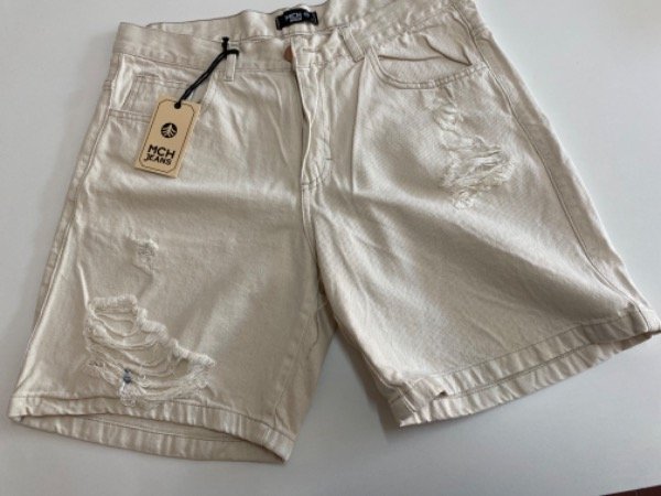 Producto - Bermuda Mom Con Rotura Beige Talle 42