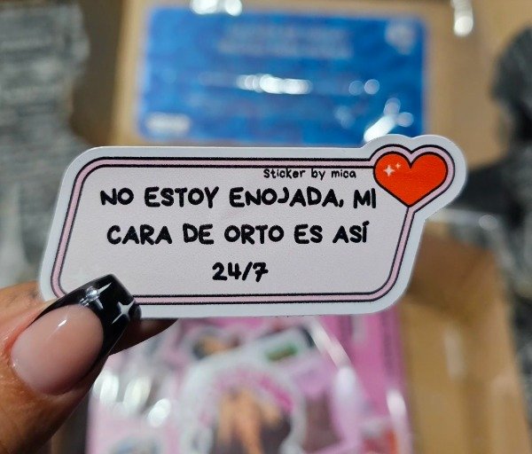 Producto - Sticker no estoy enojada