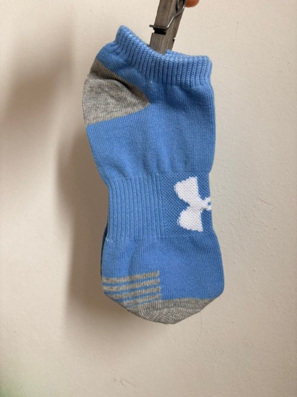 Producto - Under armour celeste con elástico en empeine