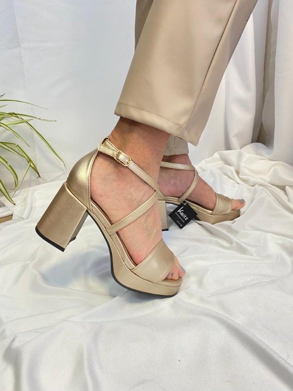 Producto - SANDALIA PU ORO ART 70160