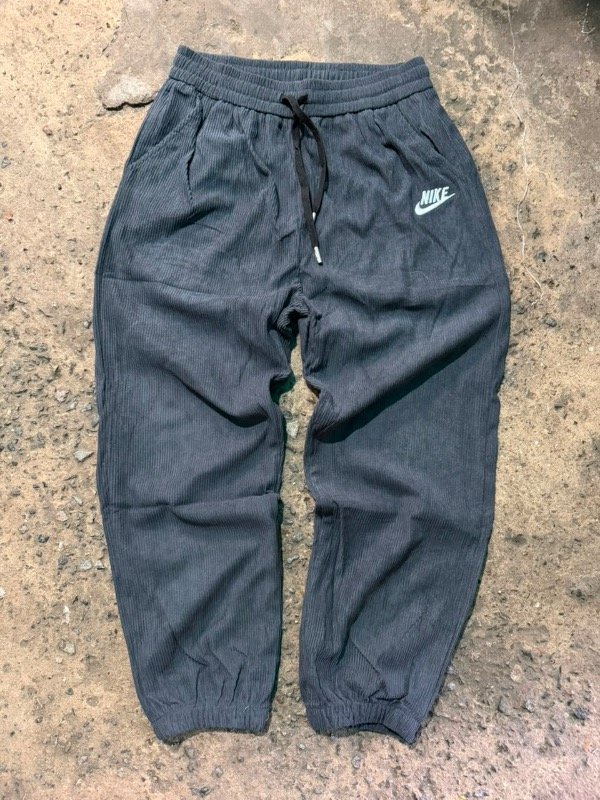 Producto - Pantalón nike corderoy gris - 0