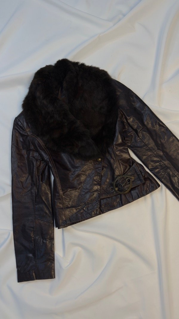 Producto - Campera de cuero y2k ossira