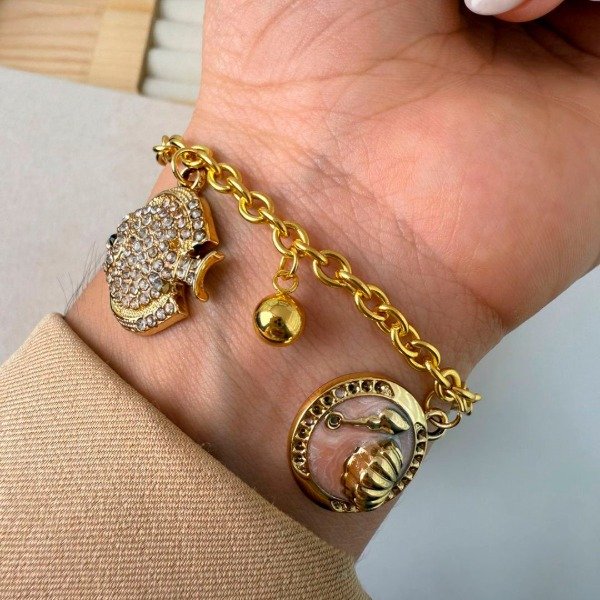 Producto - Pulsera A-Dorado Dijes Medalla con Ostra Nacarado / Pez Piedritas Blancas