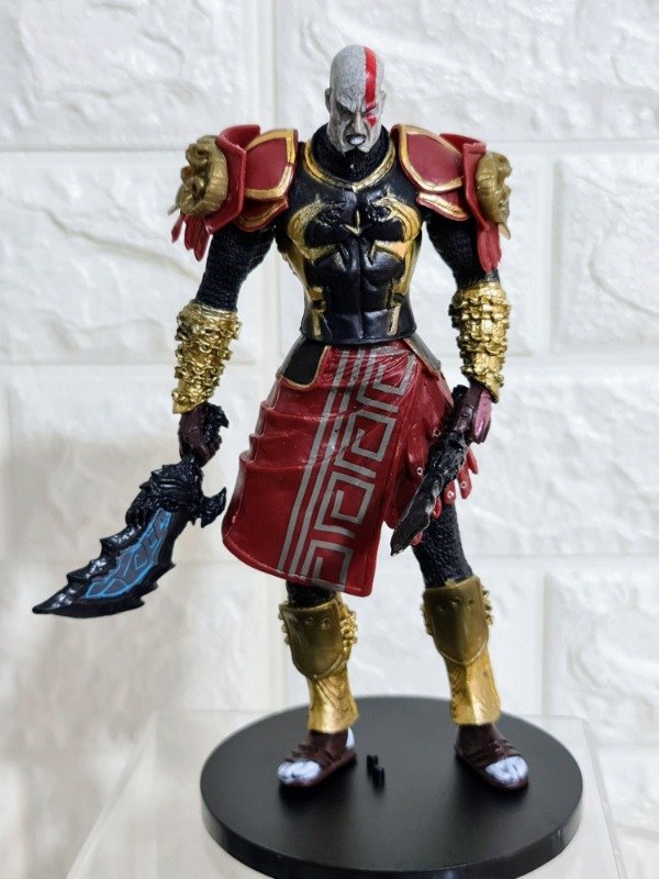 Producto - Figura Kratos con espadas 18 cm con base