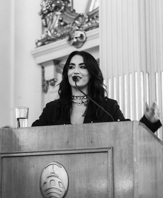 lali presidenta (Lali Esposito)