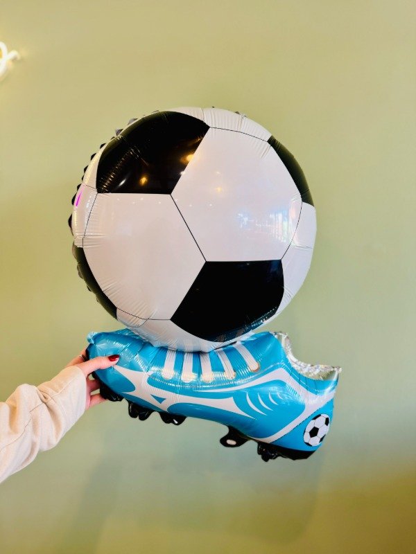 Producto - Globo metalizado con forma botín y pelota