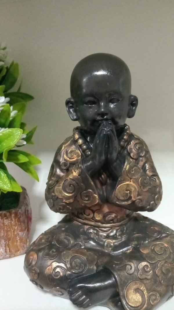 Producto - BUDA REZANDO - negro con dorado