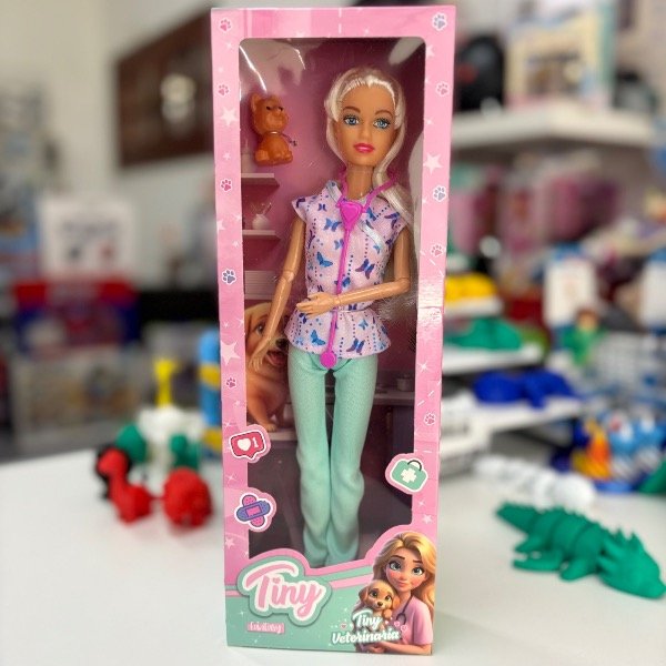 Producto - Muñeca Tiny Veterinaria en Caja 7638
