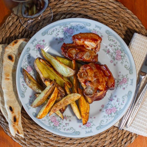 Producto - Pechito de cerdo BBQ con papas al horno