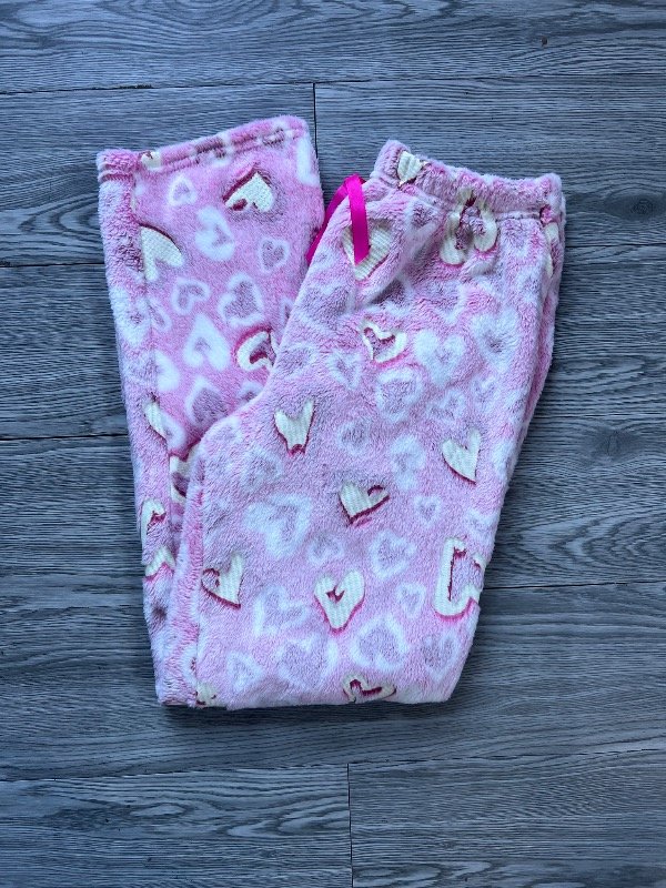 Producto - Pantalón plush luminoso rosa corazones blancos