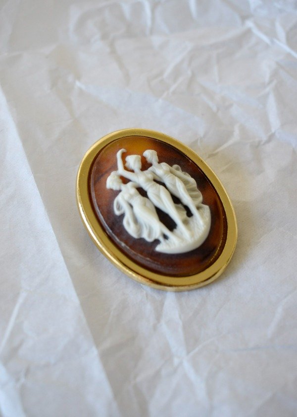 Producto - Broche Camafeo Las Tres Graciass