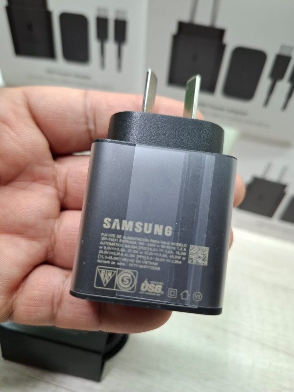 Producto - Cargador Samsung Super rapida Original 45w Con Cable 1.8mts blanco y negro - 3