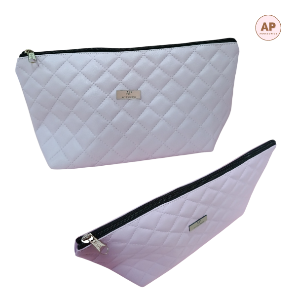 Producto - NECESER CUERINA XL A CUADROS LILA