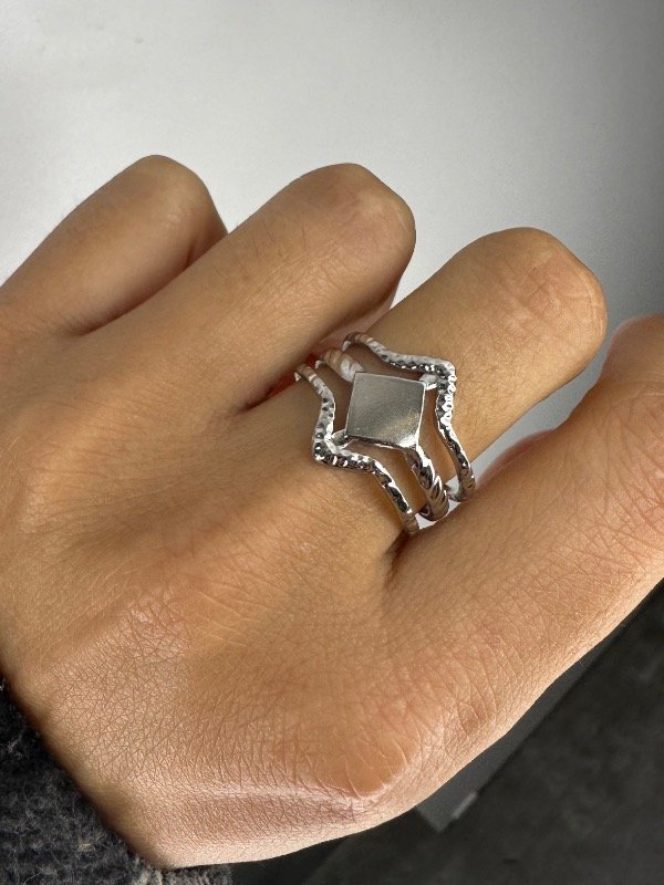 Producto - Anillo triangulo aq