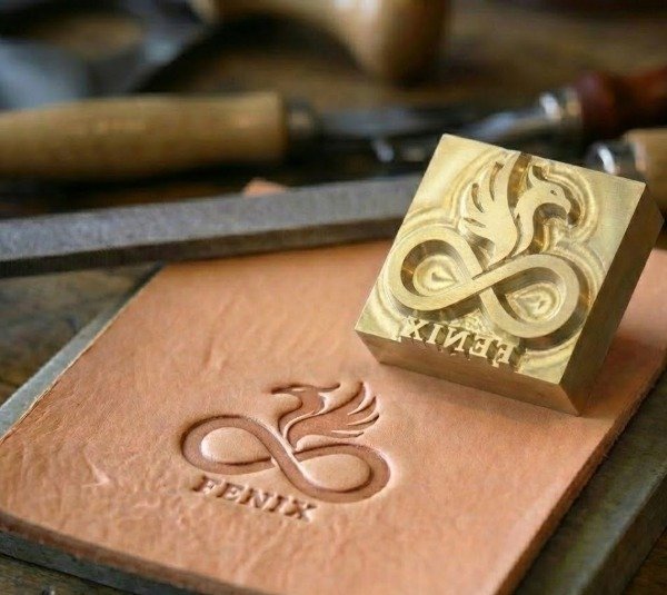Producto - Sello de Bronce Personalizado 4x4cm - Para Cuero Madera Pan