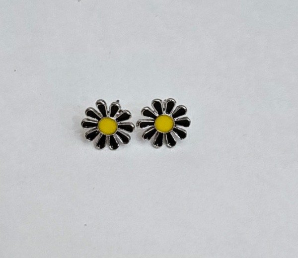 Producto - Aros Margaritas Esmaltadas Negro y Amarillo