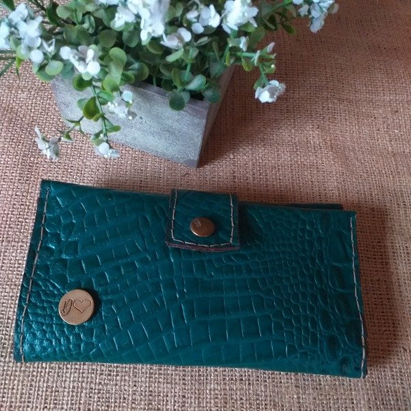 Producto - Billetera portacelular verde esmeralda. CUERO VACUNO