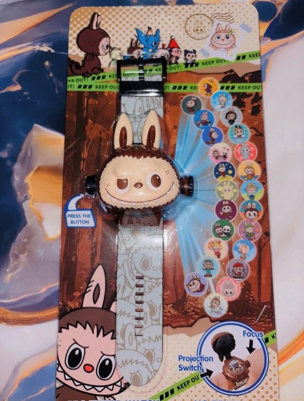 Producto - Reloj con proyector Labubu