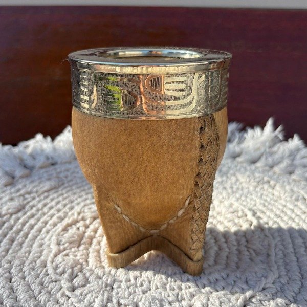 Producto - Mate Imperial de Cuero Crudo con Costura de Tiento y Virola de Alpaca